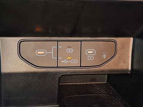 Certified 2025 Kia Sorento EX FWD image 9