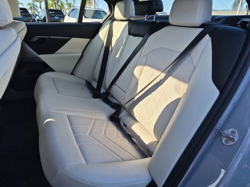 Used 2025 BMW i5 eDrive40i w/ M Sport Package RWD image 31