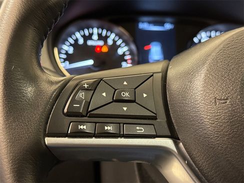 Used 2017 Nissan Rogue SV image 30