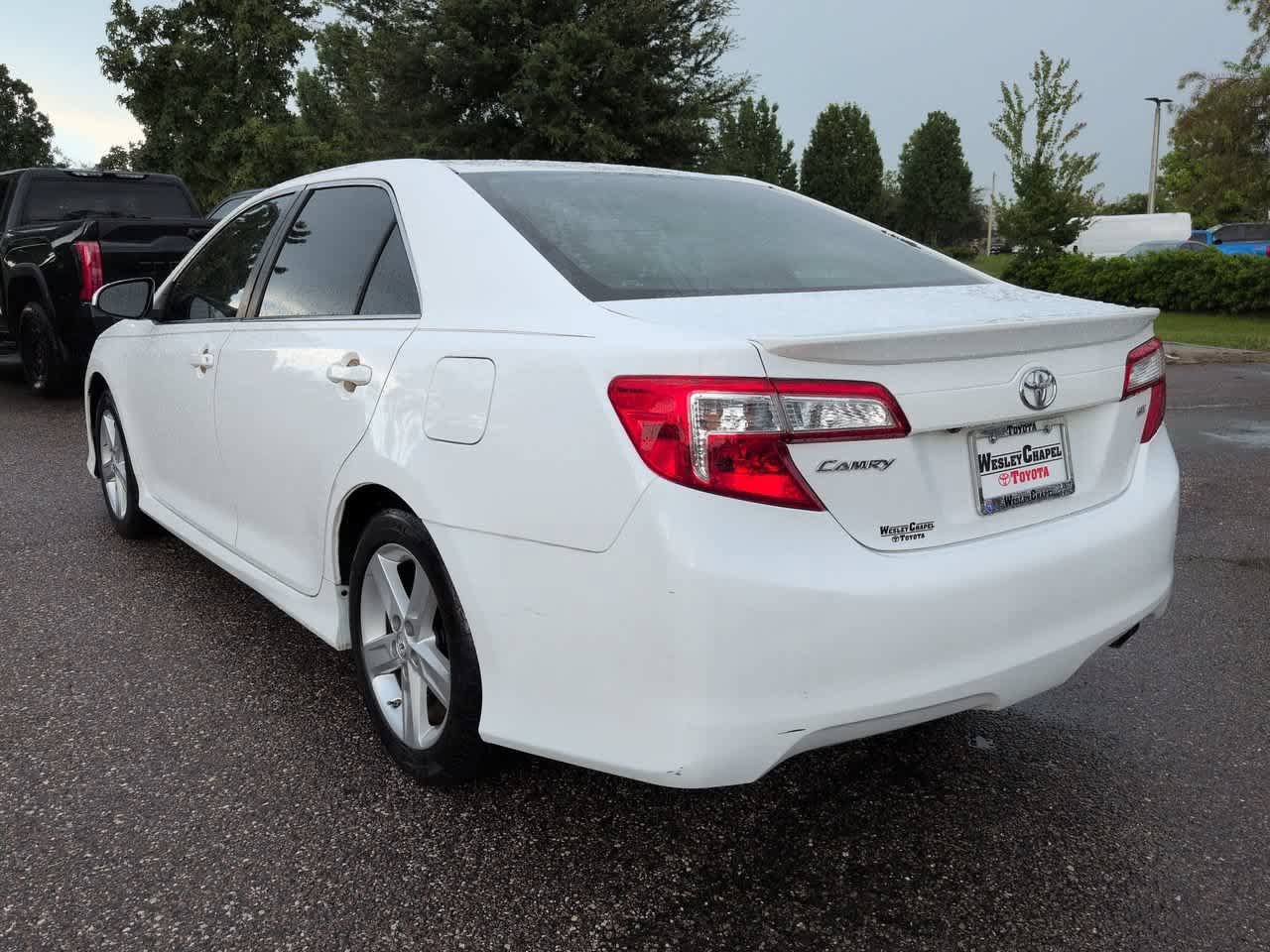 Used 2014 Toyota Camry SE FWD image 4