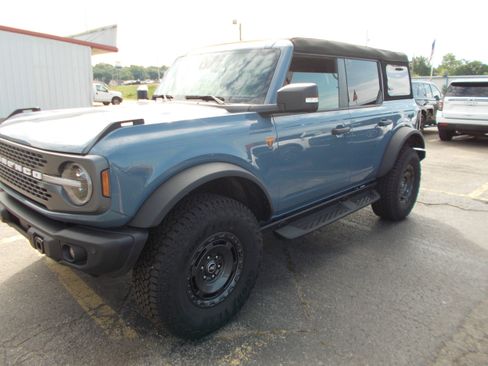 Used 2025 Ford Bronco Badlands AWD/4WD image 2