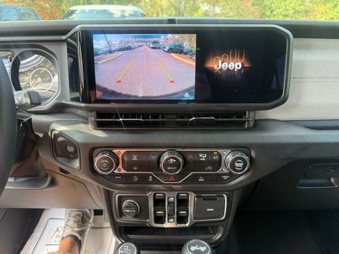 Used 2025 Jeep Wrangler Unlimited Sport image 6