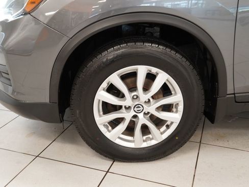 Used 2017 Nissan Rogue SV w/ SV Premium Package AWD/4WD image 19