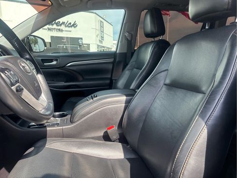 Used 2018 Toyota Highlander Limited FWD image 6