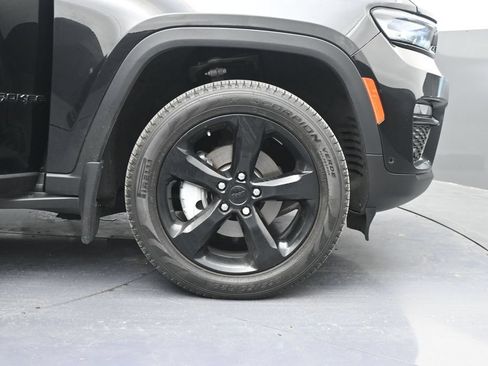 Used 2023 Jeep Grand Cherokee Limited w/ Luxury Tech Group II AWD/4WD image 39
