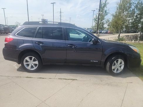 Used 2013 Subaru Outback 2.5i Premium w/ All-Weather Pkg AWD/4WD image 11