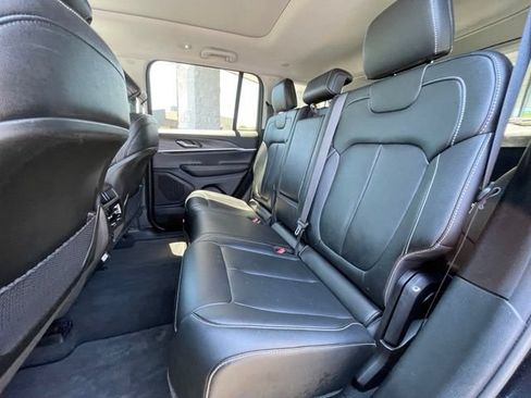 Used 2023 Jeep Grand Cherokee Limited w/ Black Appearance Package AWD/4WD image 27
