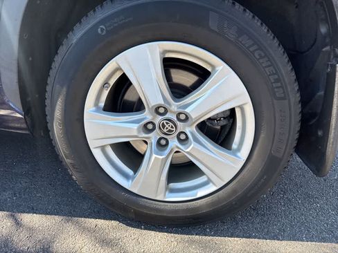 Used 2020 Toyota Highlander LE image 8