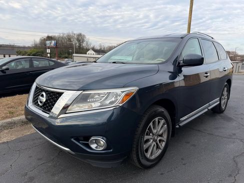 Used 2014 Nissan Pathfinder SL w/ SL Tech Package image 3