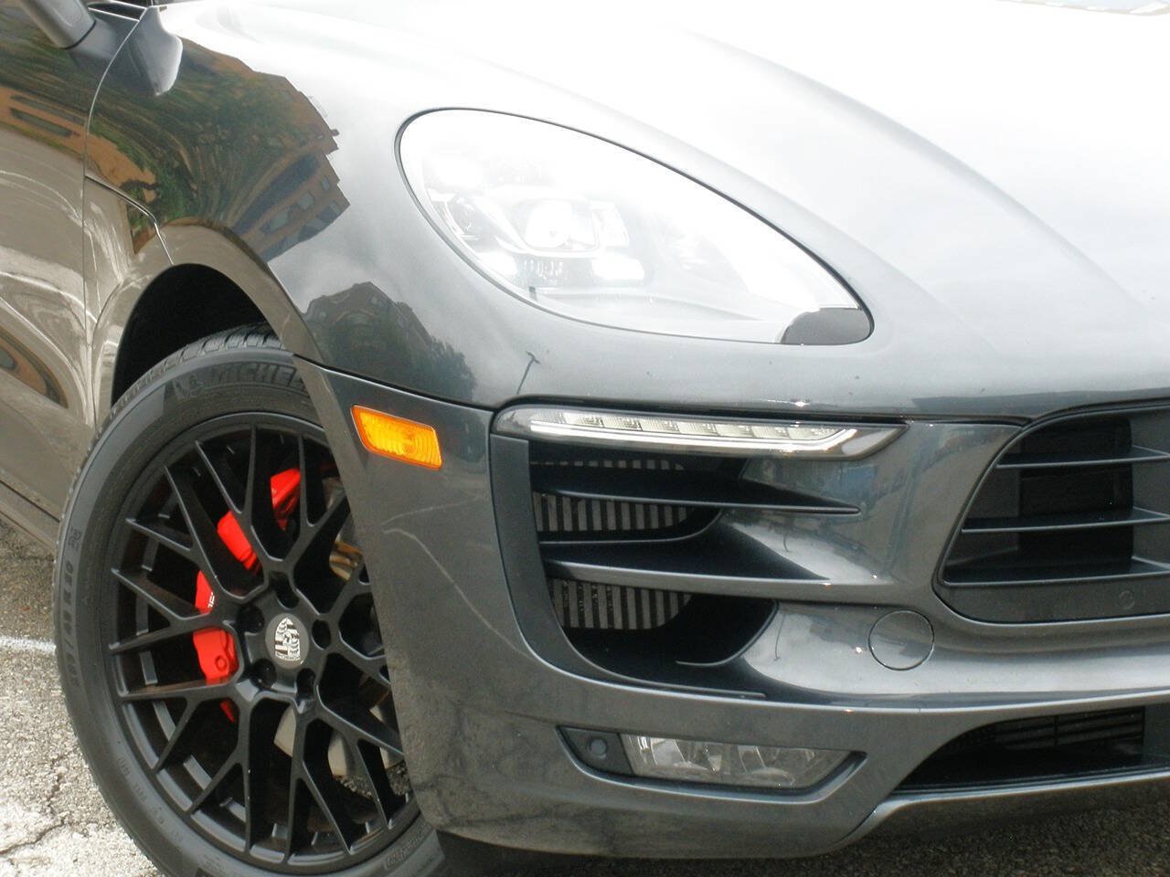 Used 2018 Porsche Macan GTS AWD/4WD image 3