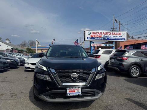Used 2021 Nissan Rogue SV w/ Premium Package image 2