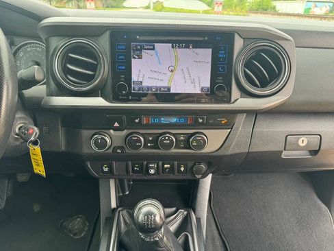 Used 2019 Toyota Tacoma TRD Off-Road w/ TRD Premium Off Road Package AWD/4WD image 15