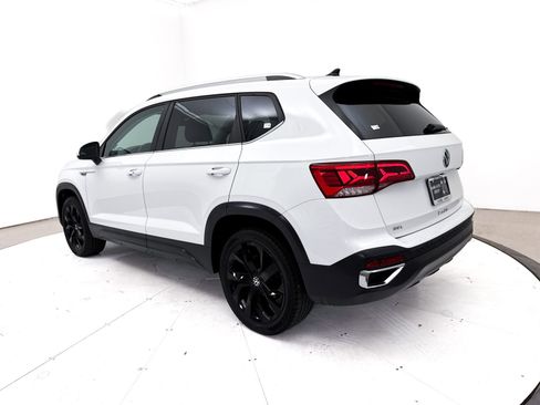 Used 2022 Volkswagen Taos SEL w/ Panoramic Sunroof Package FWD image 14