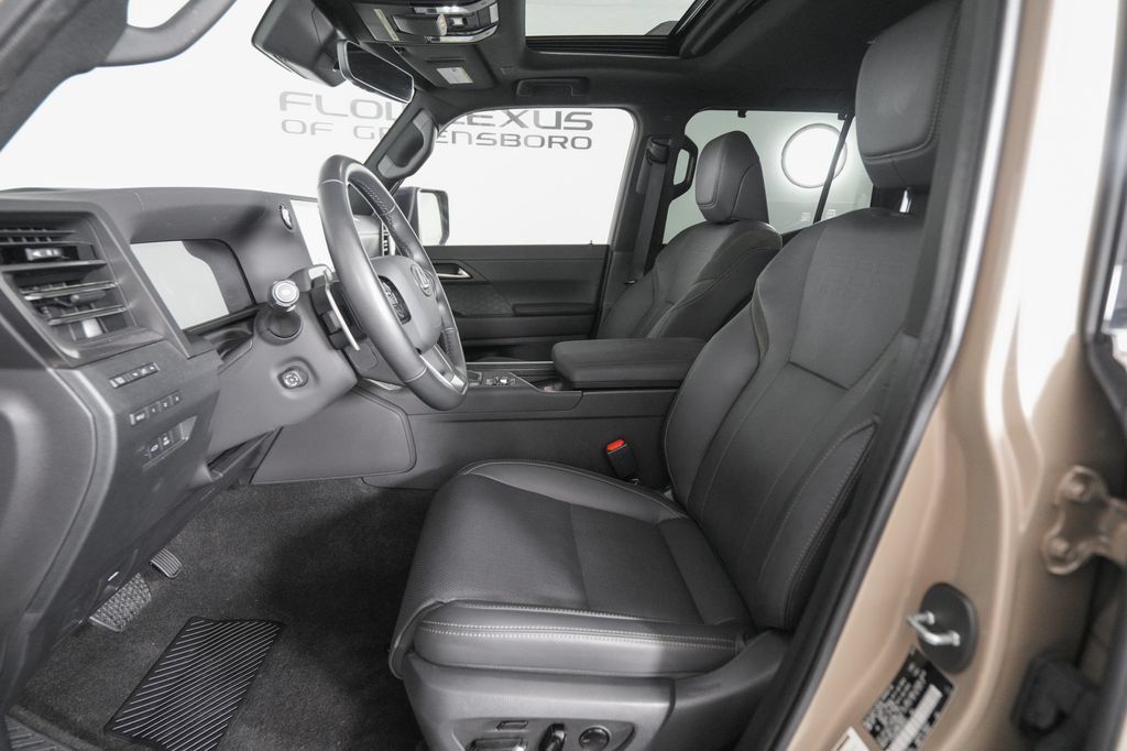 Used 2024 Lexus GX 550 AWD/4WD image 9
