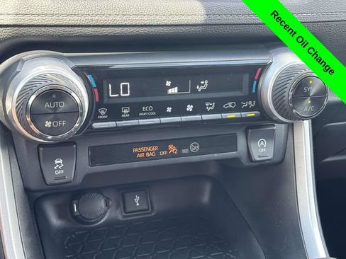 Used 2020 Toyota RAV4 XLE AWD/4WD image 17