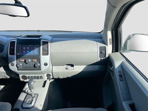 Used 2020 Nissan Frontier SV image 22