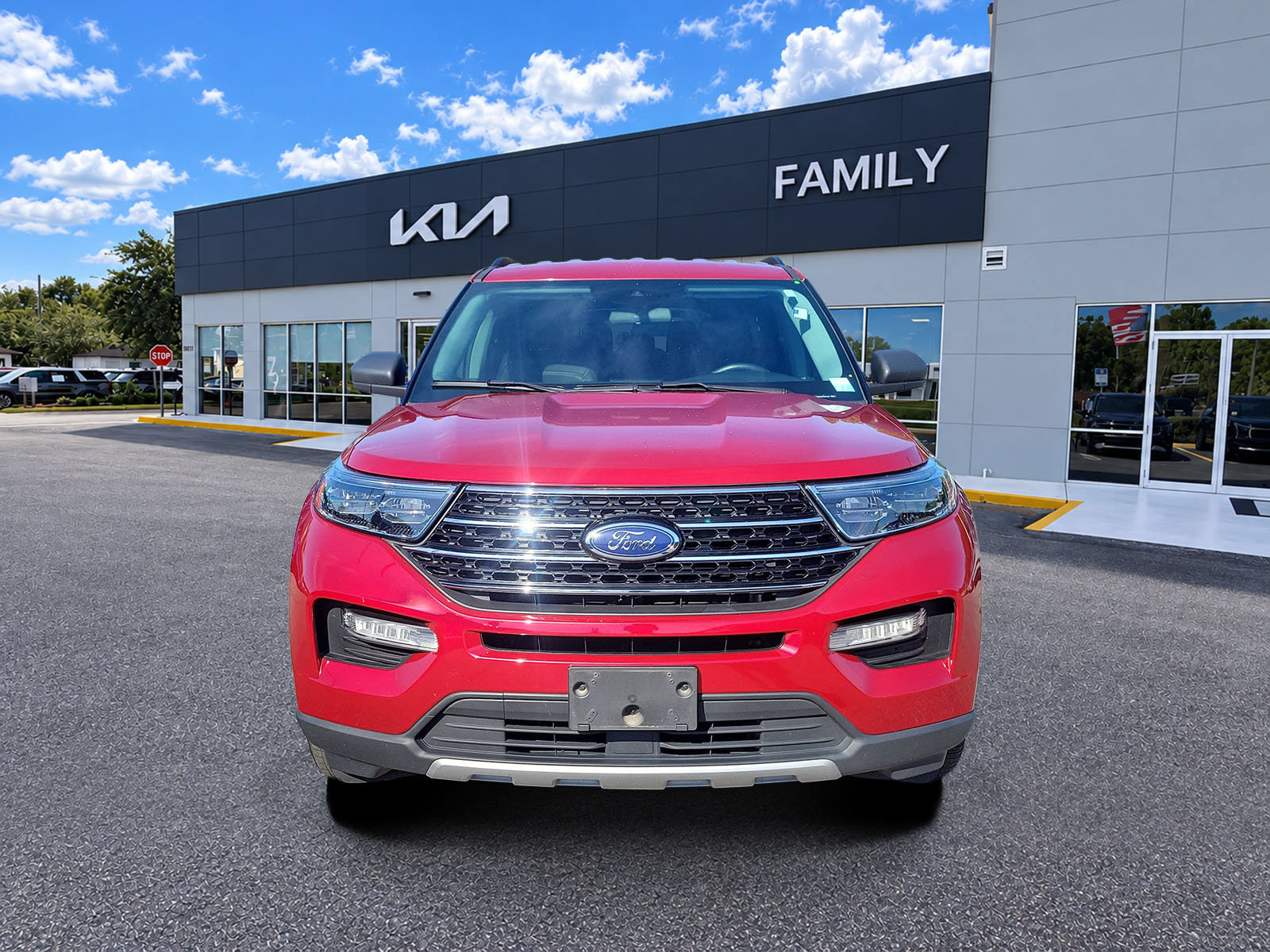 Used 2021 Ford Explorer XLT w/ Equipment Group 202A RWD image 2