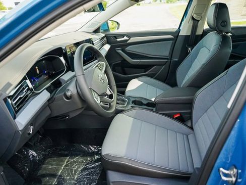 New 2025 Volkswagen Jetta SE image 7