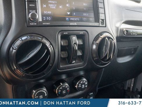 Used 2018 Jeep Wrangler Unlimited Rubicon AWD/4WD image 8