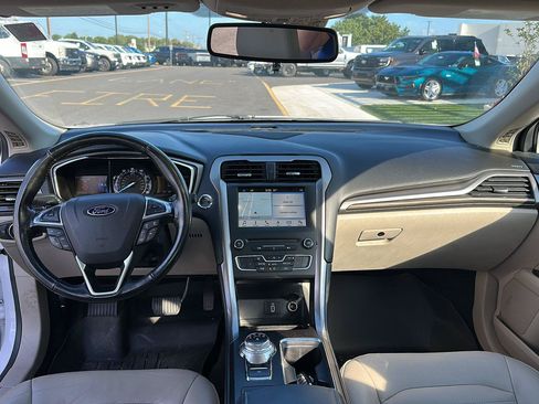 Used 2017 Ford Fusion SE w/ Fusion SE Technology Package FWD image 14