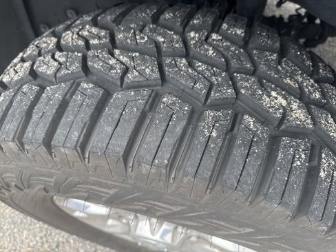 Used 2024 RAM 2500 Tradesman w/ Chrome Appearance Group AWD/4WD image 6