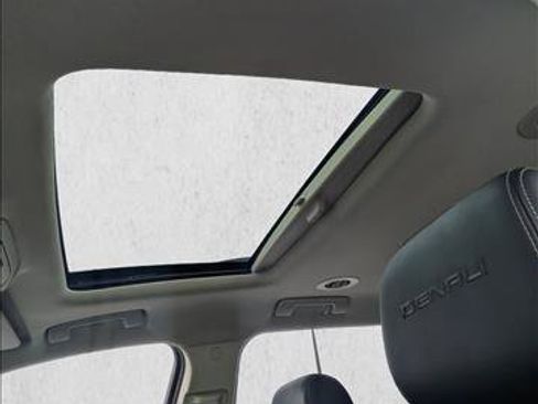 Used 2021 GMC Acadia Denali w/ Denali Technology Package image 14