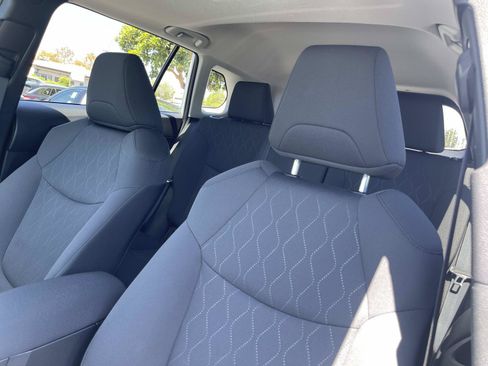 Used 2022 Toyota Corolla Cross LE w/ Moonroof Package AWD/4WD image 19