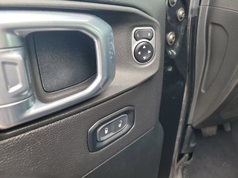 Used 2020 Jeep Wrangler Unlimited Sahara w/ Uconnect 4C Nav & Sound Group AWD/4WD image 26