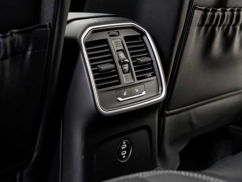 Used 2025 Porsche Macan image 26