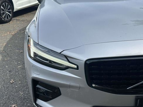 Certified 2022 Volvo S60 B5 Momentum w/ Premium Package image 10