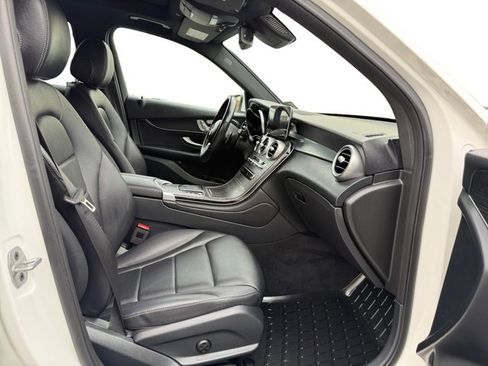 Used 2022 Mercedes-Benz GLC 300 4MATIC w/ Multimedia Package Lite image 12