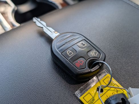 Used 2014 Lincoln Navigator 2WD image 34