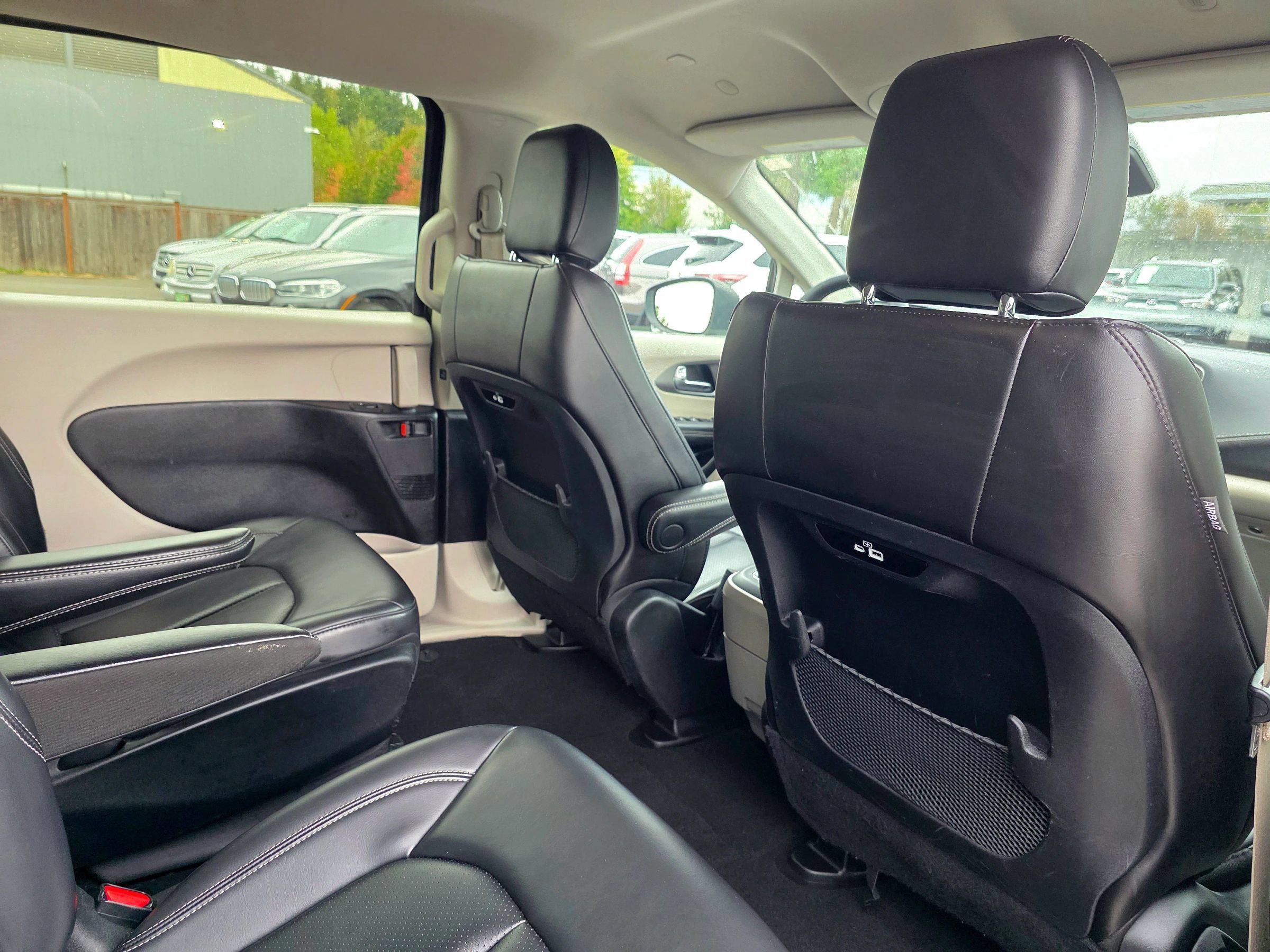 Used 2023 Chrysler Pacifica Touring-L FWD image 55