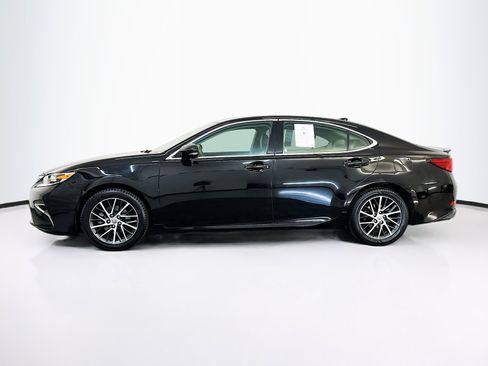 Used 2018 Lexus ES 350 w/ Luxury Package w/Wood Trim image 4