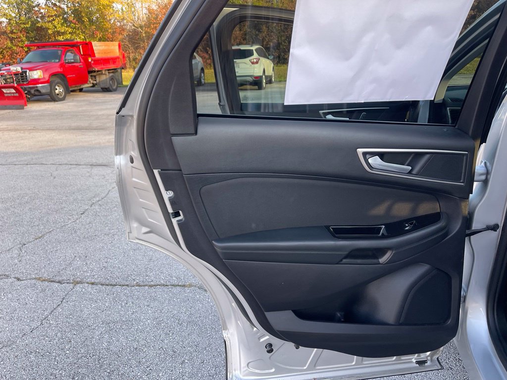 Used 2019 Ford Edge SEL AWD/4WD image 16