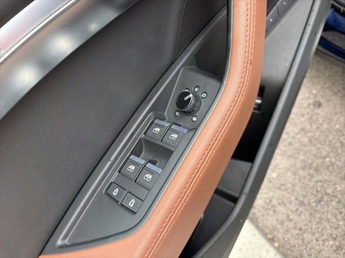 Used 2022 Audi e-tron Premium w/ Convenience Plus Package AWD/4WD image 21