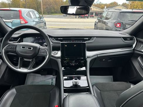 Used 2023 Jeep Grand Cherokee Altitude image 17