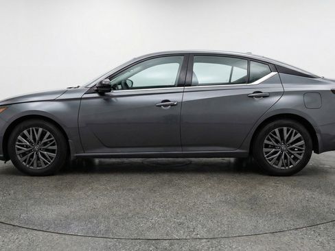 Used 2025 Nissan Altima 2.5 SV FWD image 5