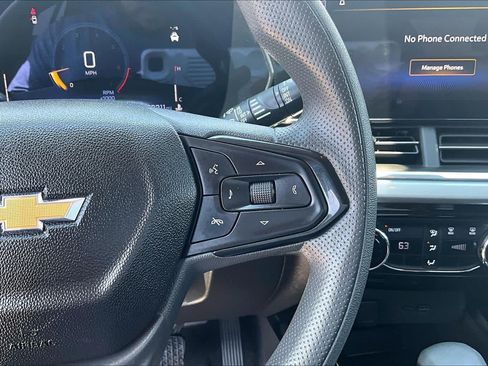 Used 2025 Chevrolet Trax LT FWD image 24