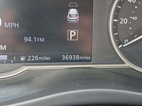 Used 2019 Nissan Kicks FWD image 14