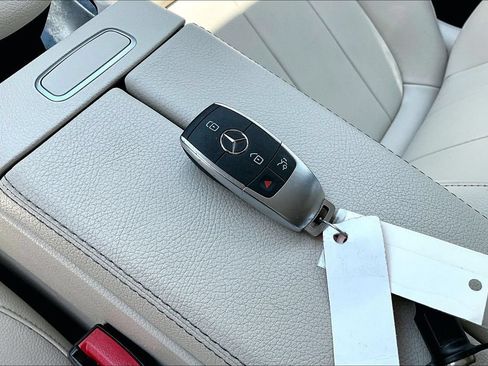 Used 2022 Mercedes-Benz GLB 250 image 10