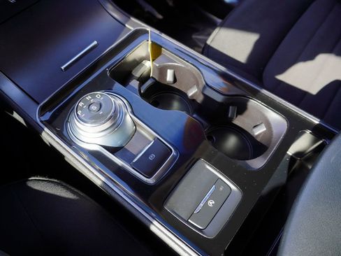 Used 2020 Ford Edge SE image 18