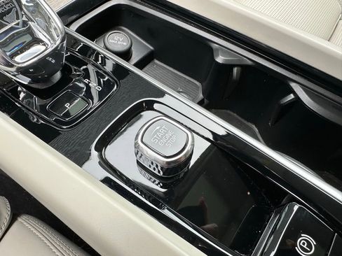 Used 2023 Volvo XC60 B5 Ultimate w/ Protection Package Premier image 31