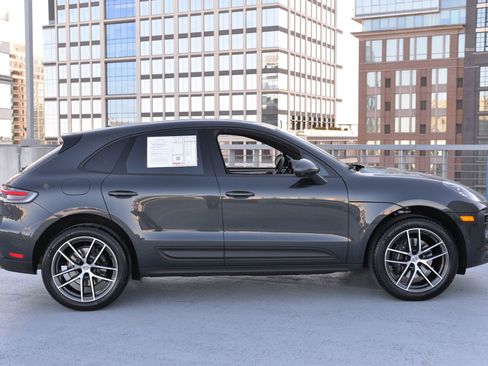 Certified 2025 Porsche Macan image 8