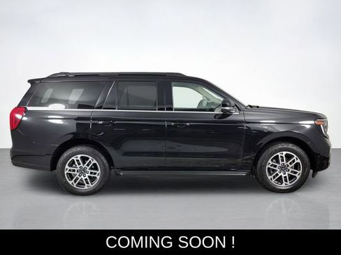 Used 2025 Ford Expedition Active image 2