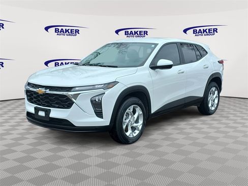 Used 2024 Chevrolet Trax LS w/ LS Convenience Package image 7