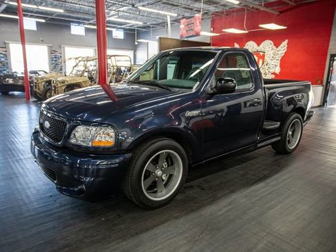 Used 2002 Ford F150 Lightning image 2