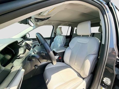 Used 2022 Jeep Grand Cherokee Overland AWD/4WD image 11