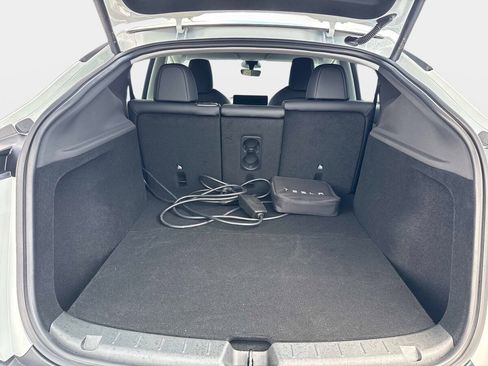 Used 2026 Tesla Model Y 2WD image 9