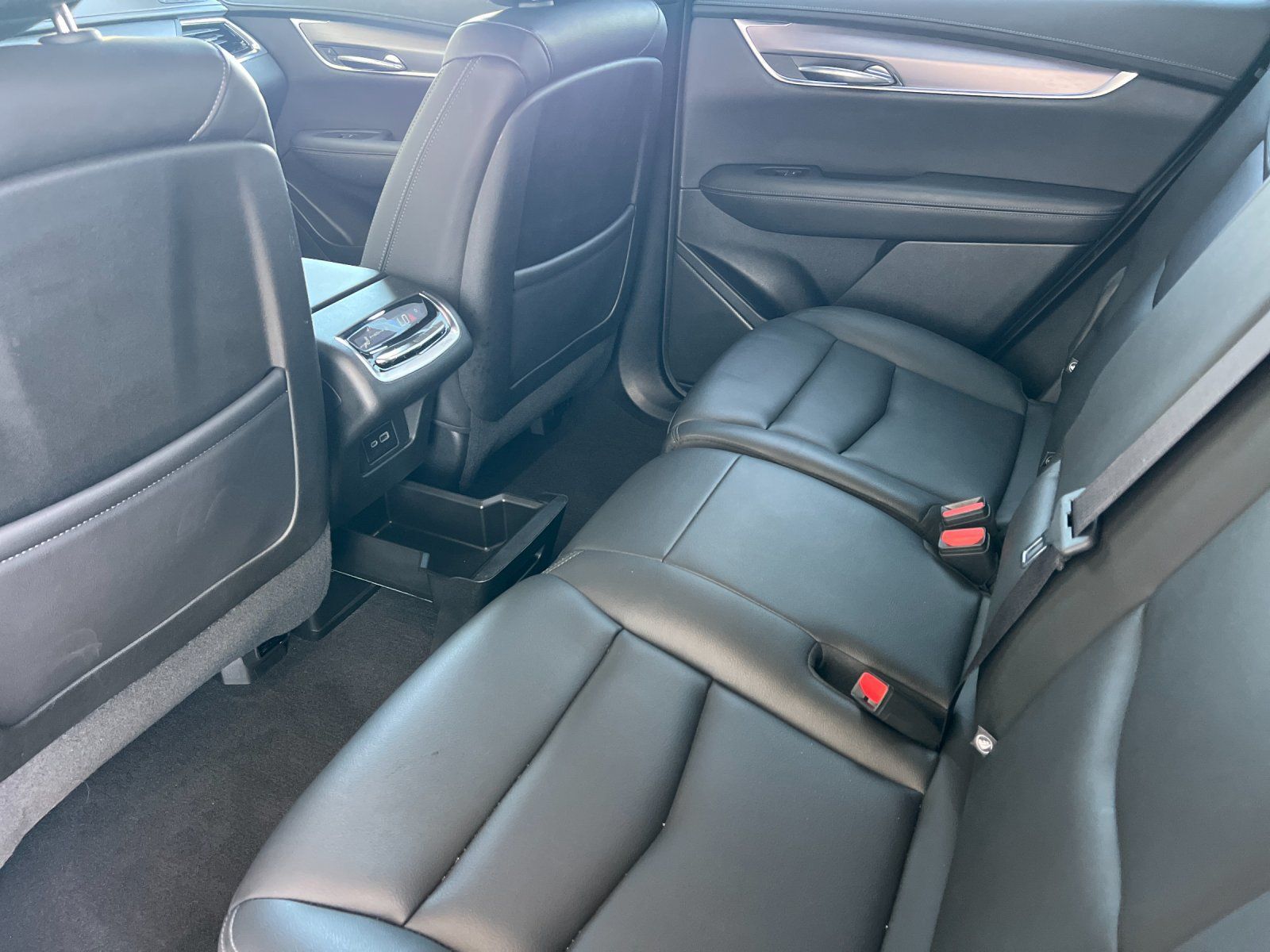 Certified 2025 Cadillac XT6 Luxury FWD image 12